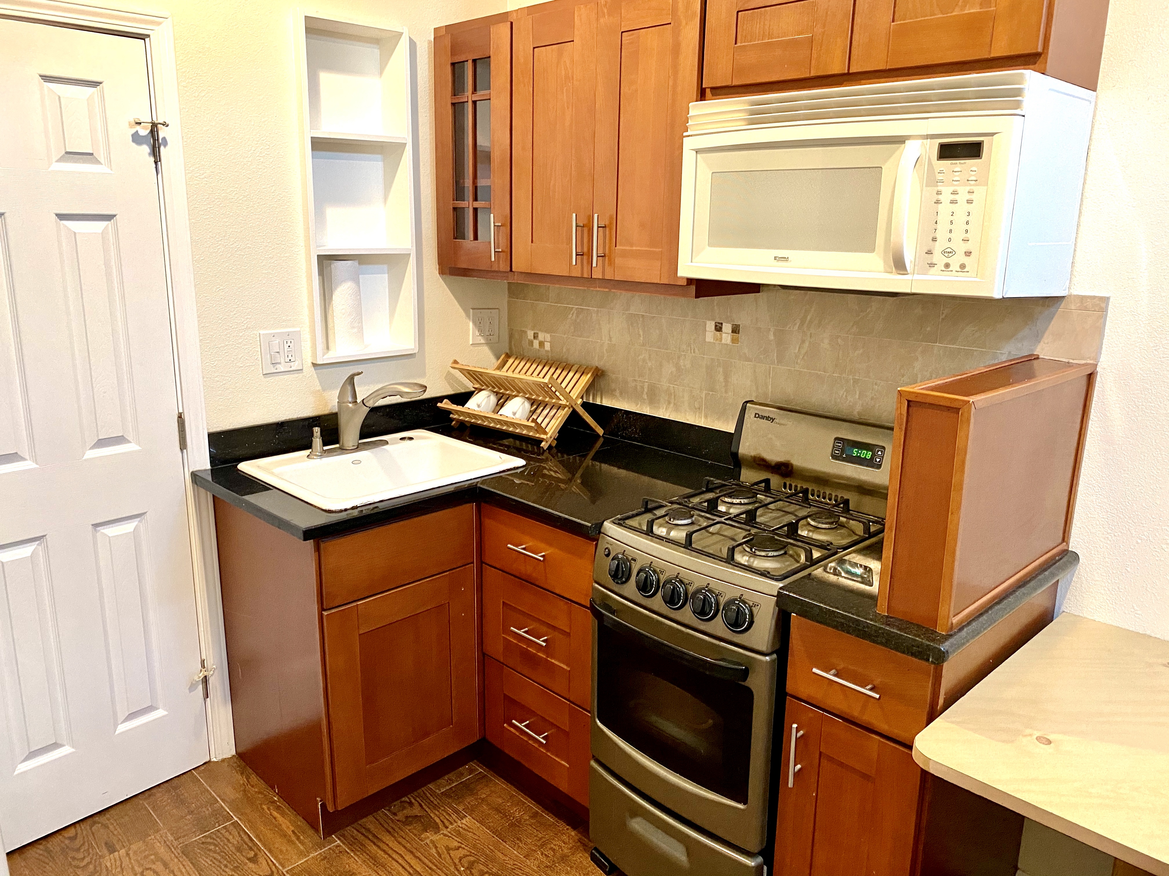 $1,300 / 1br - AVAIL STUDIO APARTMENT NEAR UC BERKELEY AND BART - 7