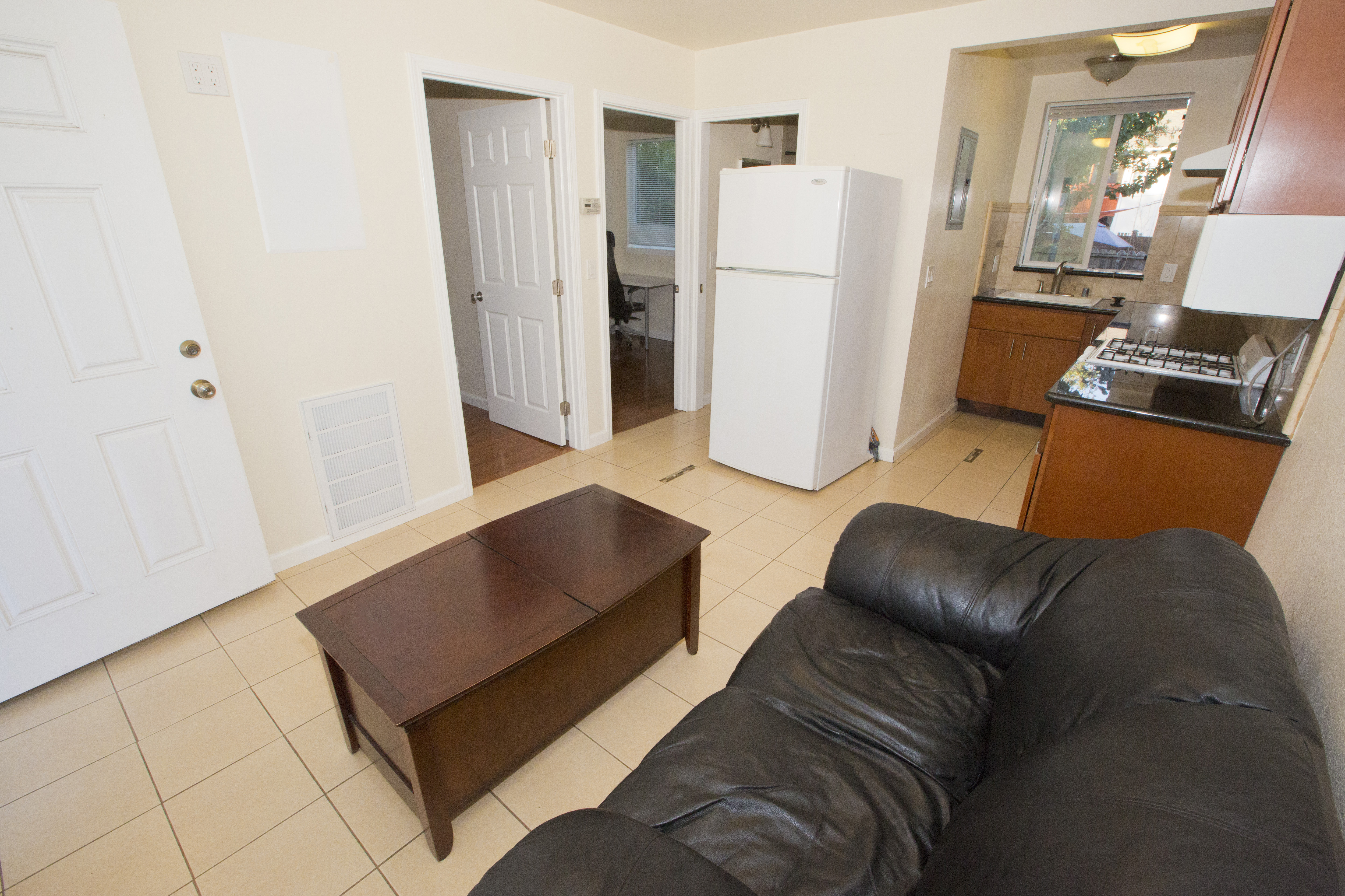 Furnished 2 Bdrms Modern Apt Near UC Berkeley & Ashby BART – A