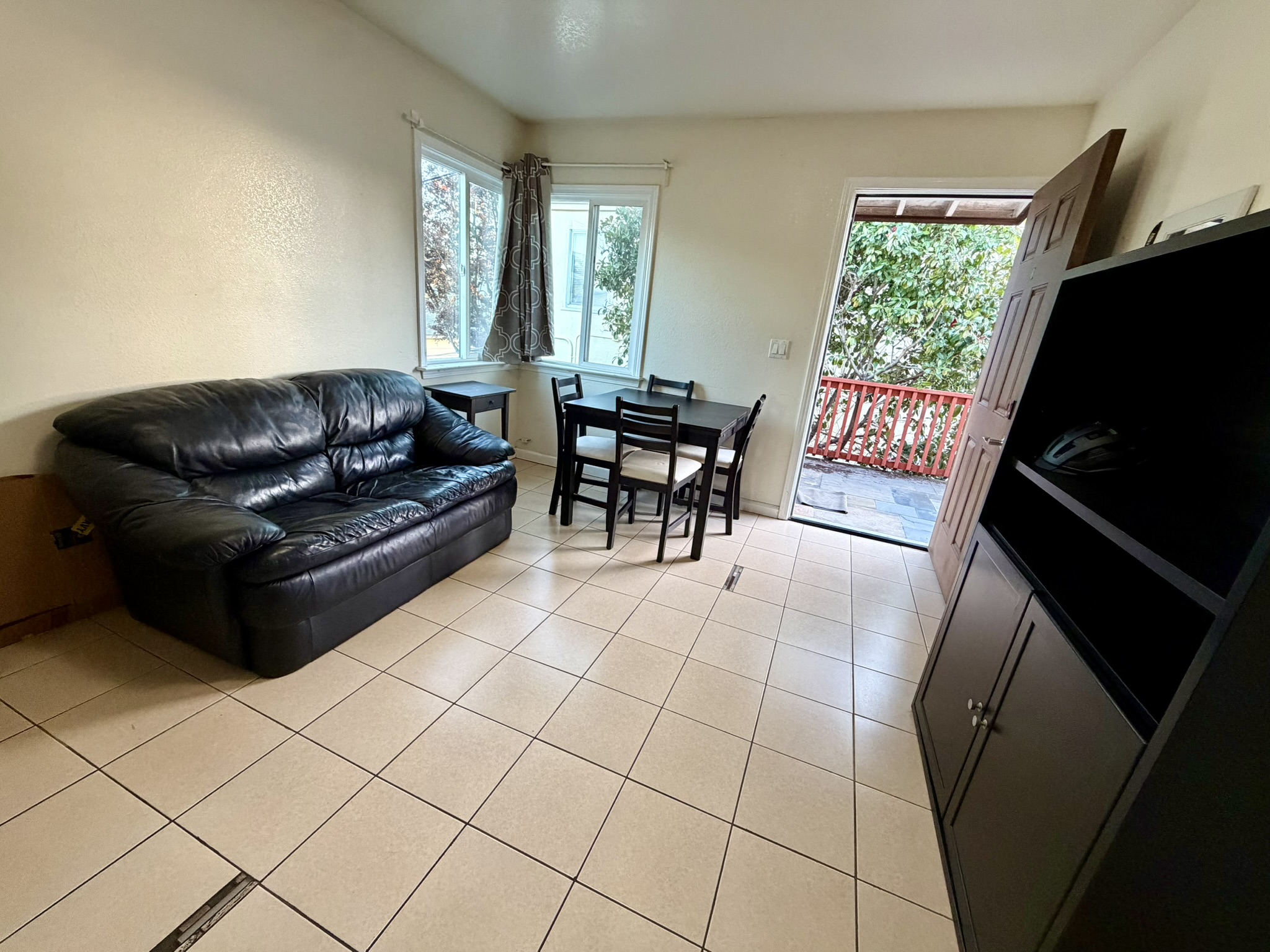 Furnished 1 of 2 Bdrms - Modern Apt Near UC Berkeley & Ashby BART – B2 photo 3